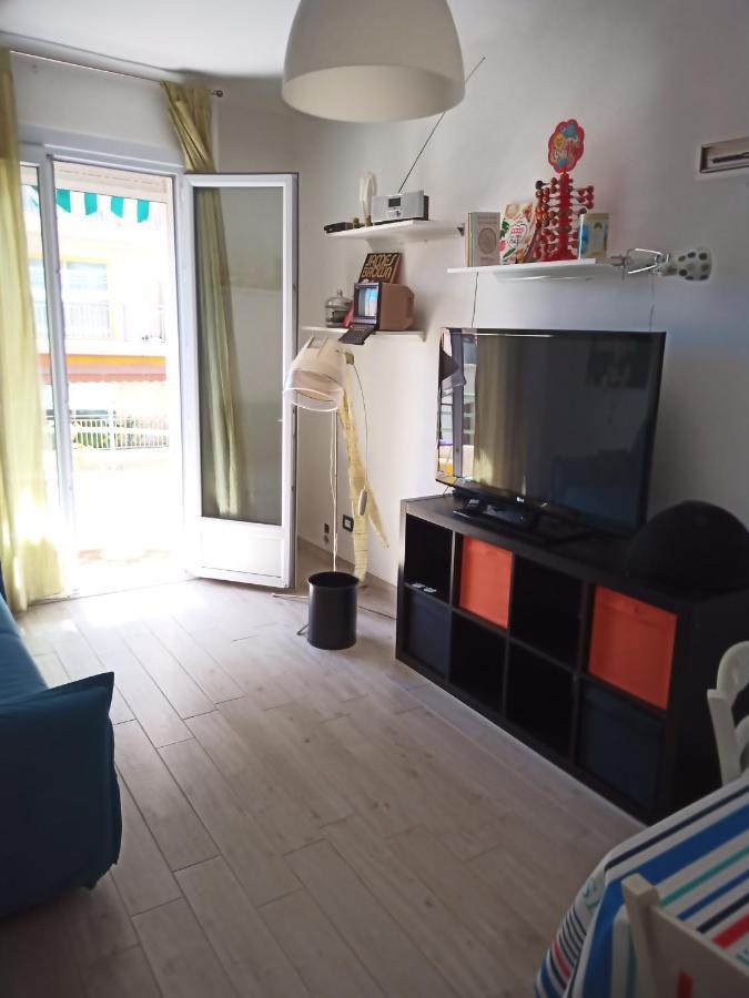 Grand F2 60Mq Centre Antibes, Proche Plages, Commerces, 2 Balcons, Parking, Train, Bus, Deco Vintage, Pet Friendly, Ideal Famille Ou 1-2 Couples Apartment Exterior foto