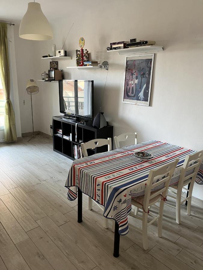 Grand F2 60Mq Centre Antibes, Proche Plages, Commerces, 2 Balcons, Parking, Train, Bus, Deco Vintage, Pet Friendly, Ideal Famille Ou 1-2 Couples Apartment Exterior foto